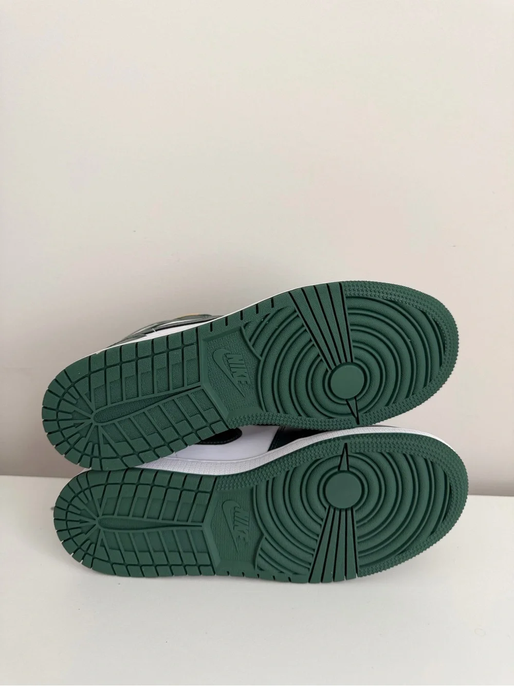 Nike Kids Mid-Top Sneakers in White, Dark Green & Yellow